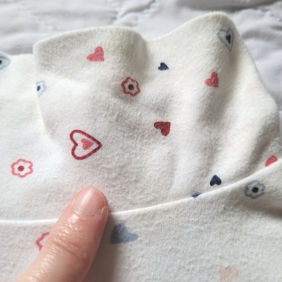 10/$20 ❄️ Simply Basic Onesie - Picture 7 of 8